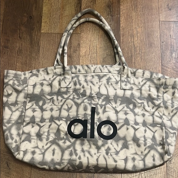ALO Yoga Handbags - ALO Yoga Patterned Tote Bag in Gray and Cream